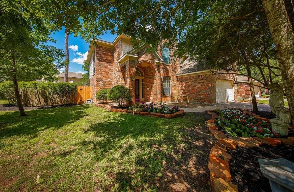 Photo of 3 Sweet Birch Place, The Woodlands, TX 77382 (MLS # 60681814)