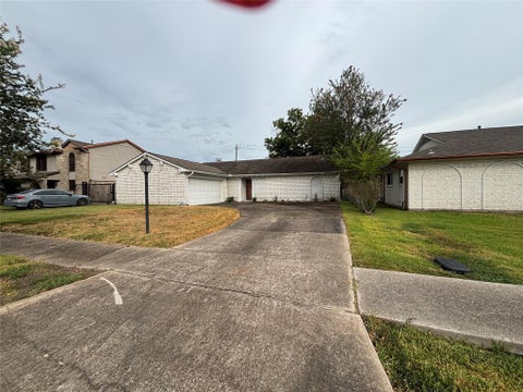 Photo of 10130 Sageplum Drive, Houston, TX 77089 (MLS # 73269744)