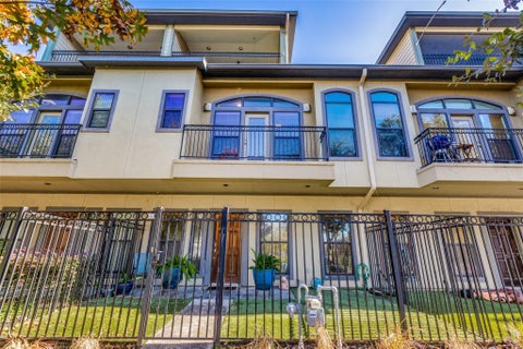 Photo of 1117 Saint Charles Street, Houston, TX 77003 (MLS # 98951340)