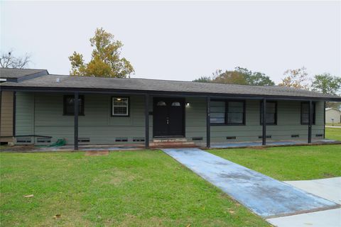 Photo of 1129 N Arcola Street, Angleton, TX 77515 (MLS # 64470797)