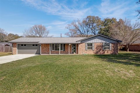 Homes For Sale - 605 Helms Avenue<br/> Wharton, TX 77488