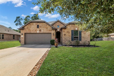 Homes For Sale - 2012 Elkington Circle<br/> Conroe, TX 77304