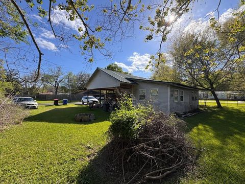 Photo of 875 S Ann Street, Sour Lake, TX 77659 (MLS # 22580859)