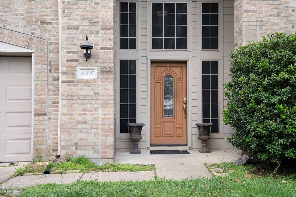 Photo of 1306 Shady Grove Court Court, Seabrook, TX 77586 (MLS # 98695952)