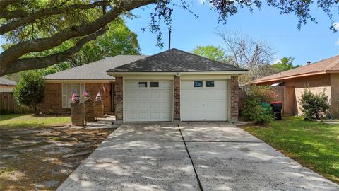 Photo of 2205 Buchanan Drive, Baytown, TX 77520 (MLS # 95632667)