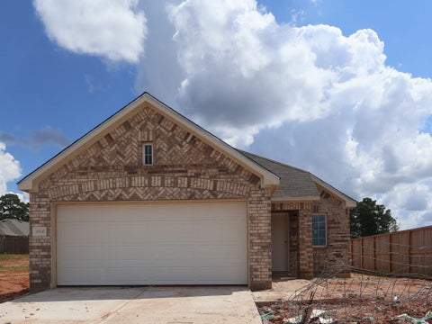 Homes For Sale - 10547 Annex Avenue<br/> Montgomery, TX 77316