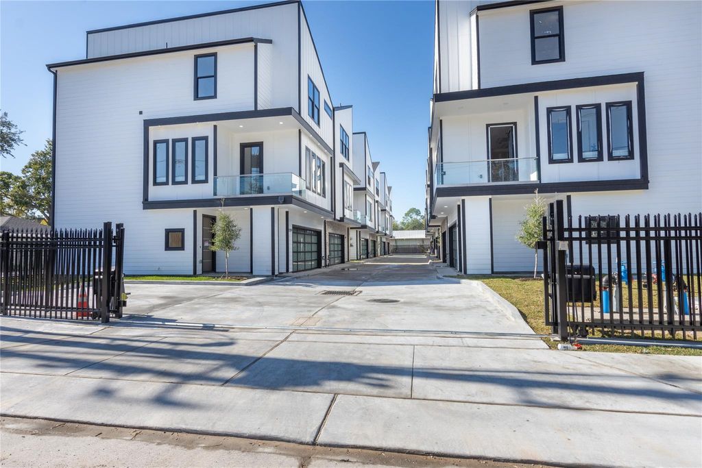 Photo of 2237 Blalock Road, Houston, TX 77080 (MLS # 59450255)