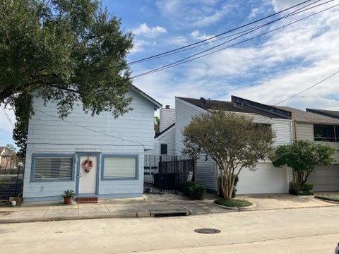 Photo of 3815 Roseland Street #4, Houston, TX 77006 (MLS # 86559121)
