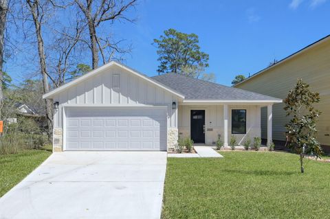 Photo of 106 Harbor Court Drive, Conroe, TX 77356 (MLS # 59733610)