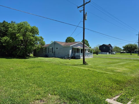 Photo of 8000 Fm 365 Road, Beaumont, TX 77705 (MLS # 25367928)