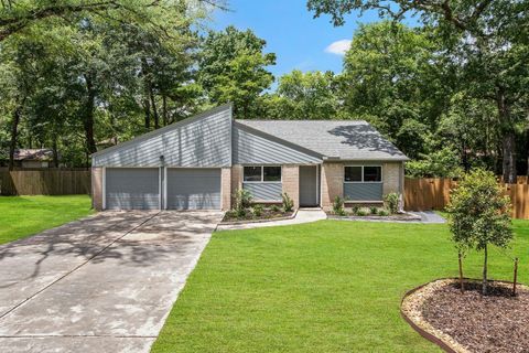 Photo of 17 Oldstream Court, The Woodlands, TX 77381 (MLS # 62540619)