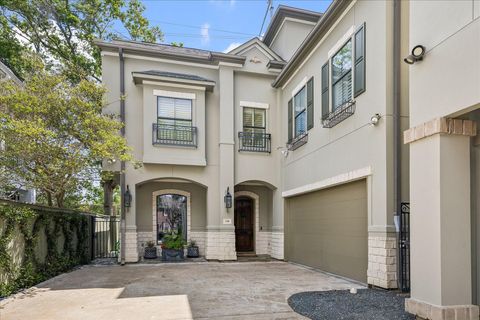 Homes For Sale - 24 Hackberry Lane #B<br/> Houston, TX 77027