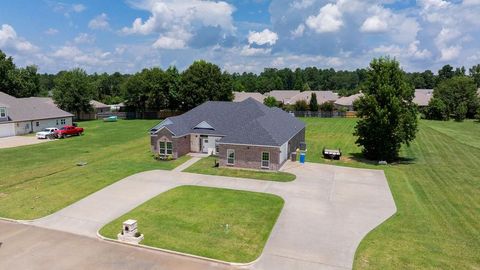 Photo of 201 Silver Spur Drive, Lufkin, TX 75904 (MLS # 69199808)