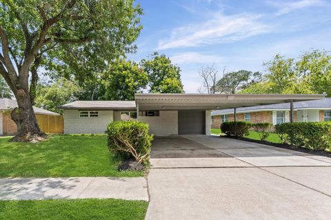 Photo of 409 Midway Drive, Baytown, TX 77521 (MLS # 32524237)
