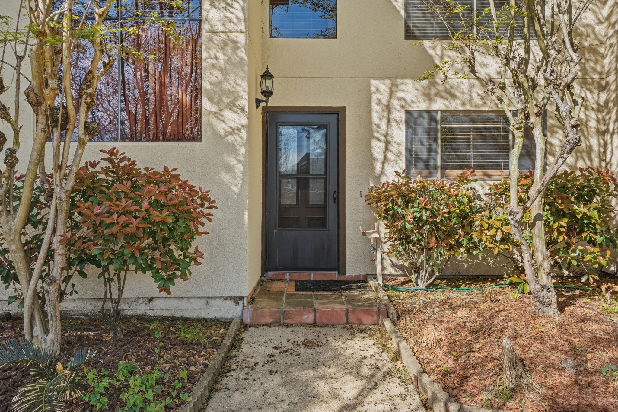 3823 Knollcrest Drive