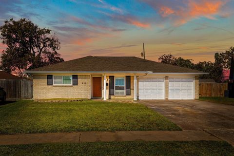 Photo of 402 Fintona Way, Houston, TX 77015 (MLS # 51784379)