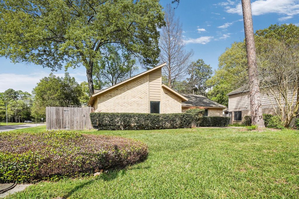 Photo of 3203 Silver Falls Drive, Houston, TX 77339 (MLS # 81399130)