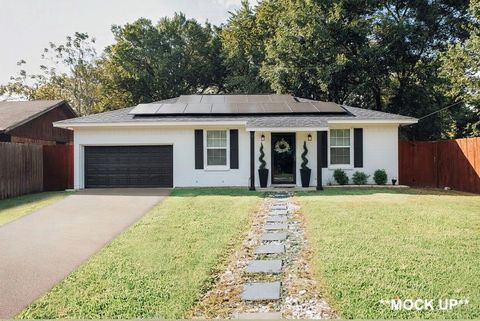 Photo of 417 E Hill St, Navasota, TX 77868 (MLS # 54393275)
