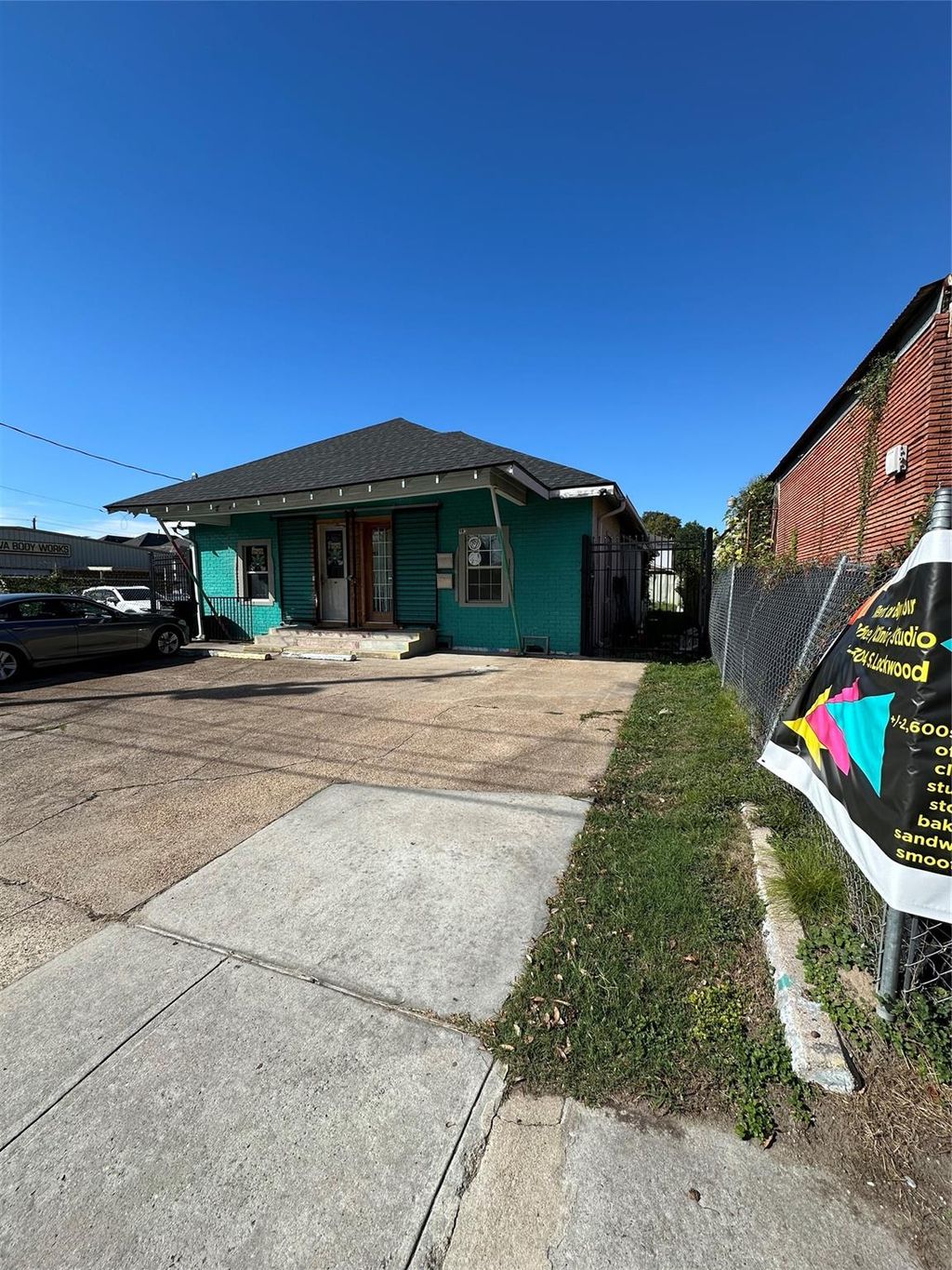 Photo of 304 Lockwood Drive, Houston, TX 77011 (MLS # 14482214)