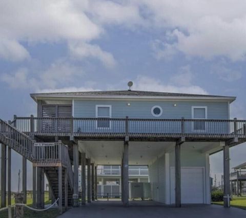 Photo of 981 South Stingaree Drive, Crystal Beach, TX 77650 (MLS # 15298310)