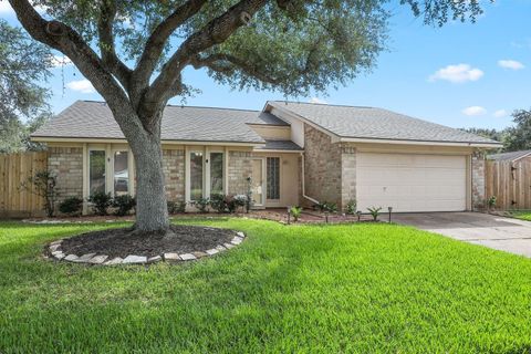 Photo of 11111 Sagepike Circle, Houston, TX 77089 (MLS # 66159057)