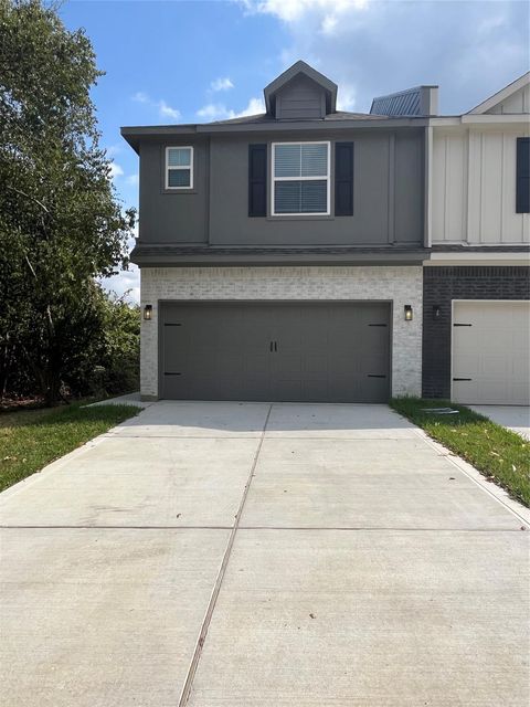 112 Capetown Circle Conroe TX 77356