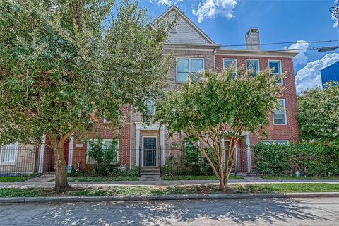Photo of 2804 Chenevert Street, Houston, TX 77004 (MLS # 27952705)