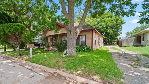 Photo of 1409 Lauraine Street, Brenham, TX 77833 (MLS # 70686244)