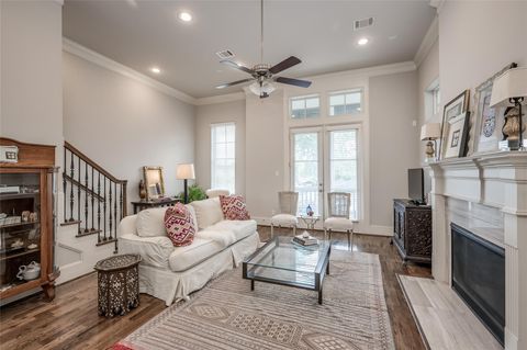 Photo of 266 E 28th Street, Houston, TX 77008 (MLS # 45765301)