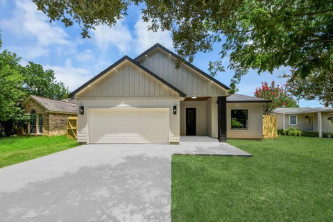 Photo of 216 W Curtis Avenue, Pasadena, TX 77502 (MLS # 65396522)