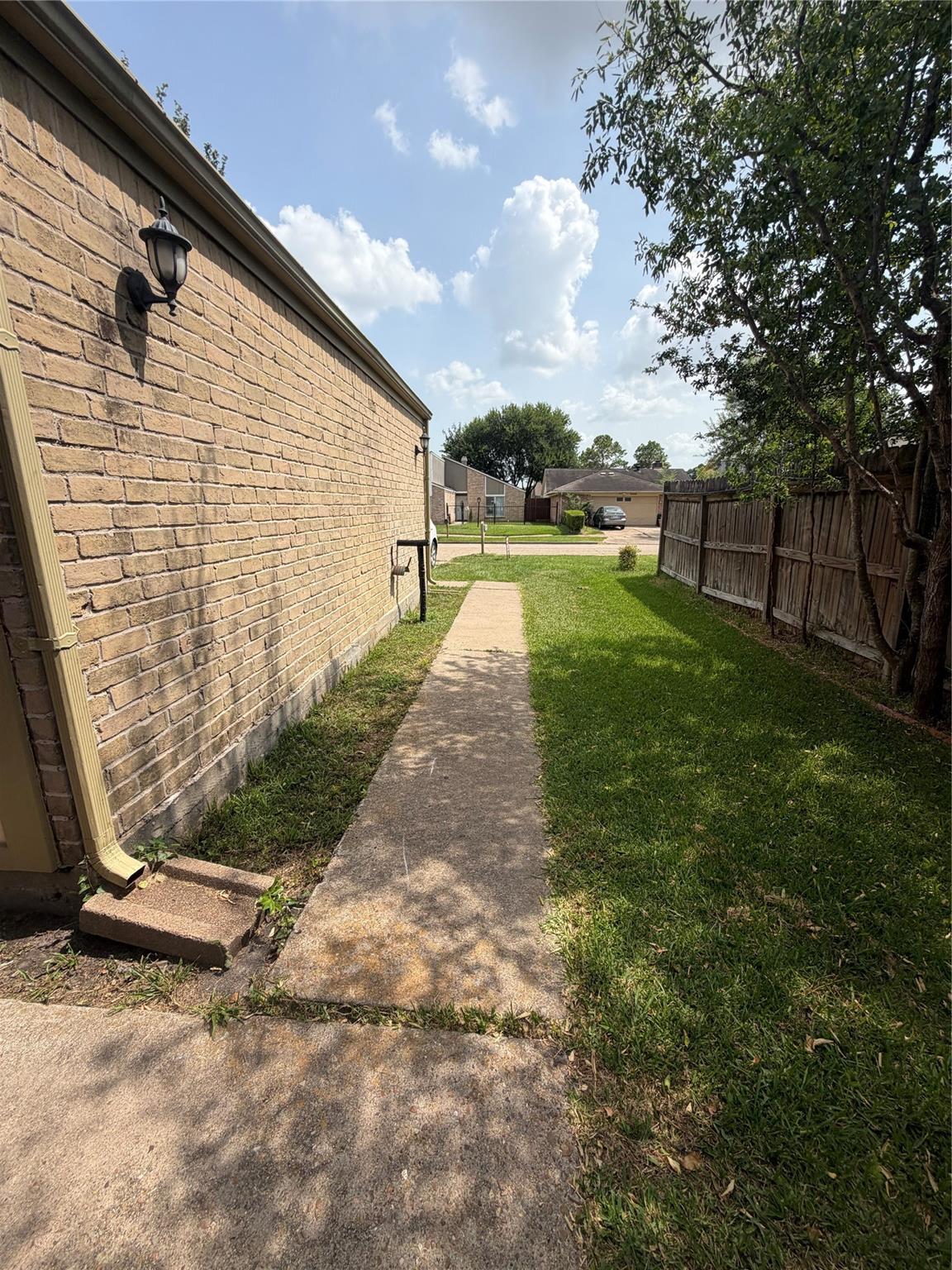 13310 Robinglen Drive