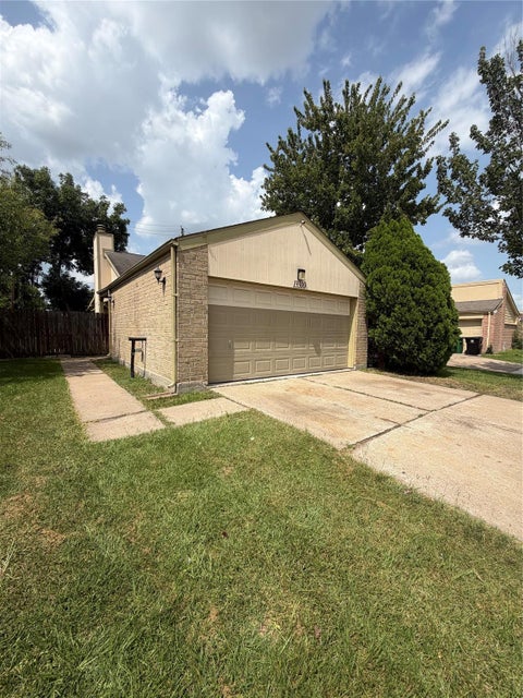 Photo of 13310 Robinglen Drive, Houston, TX 77083 (MLS # 73372996)