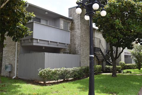 Photo of 9700 Leawood Boulevard #1702, Houston, TX 77099 (MLS # 21976096) Photo of 9700 Leawood Boulevard #1702, Houston, TX 77099 (MLS # 21976096)