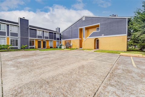 Photo of 12527 Ashford Meadow Drive #A, Houston, TX 77082 (MLS # 15324330)