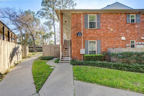 Photo of 839 Wax Myrtle Lane #A, Houston, TX 77079 (MLS # 43121519)