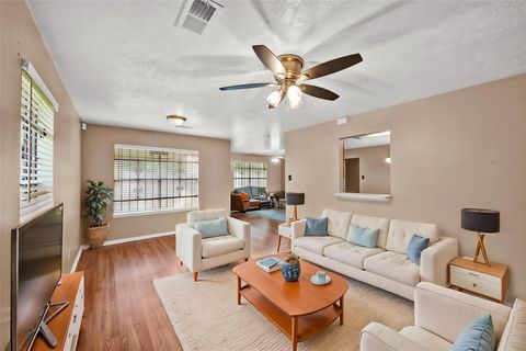 Photo of 12821 Donegal Way, Houston, TX 77047 (MLS # 82968444)