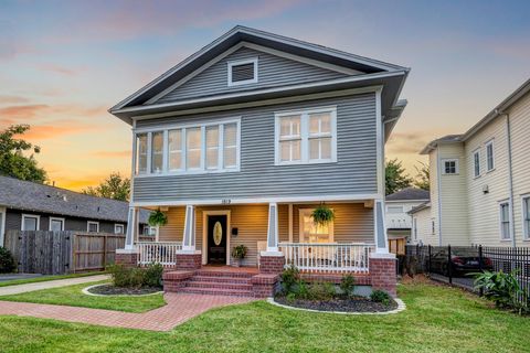 Photo of 1819 Oxford Street, Houston, TX 77008 (MLS # 49099048)