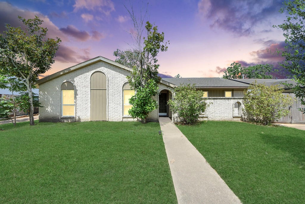 Photo of 11019 Sageberry Drive, Houston, TX 77089 (MLS # 24617959)