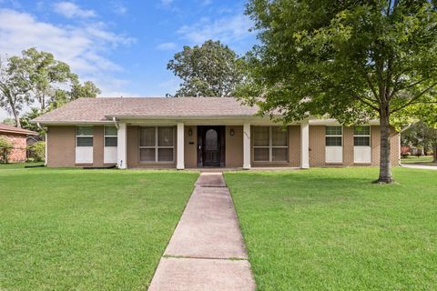 Photo of 4610 Hardwood Lane, Beaumont, TX 77706 (MLS # 39660739)