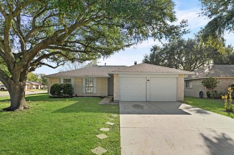 Photo of 14003 Vinehill Drive, Sugar Land, TX 77498 (MLS # 61063374)