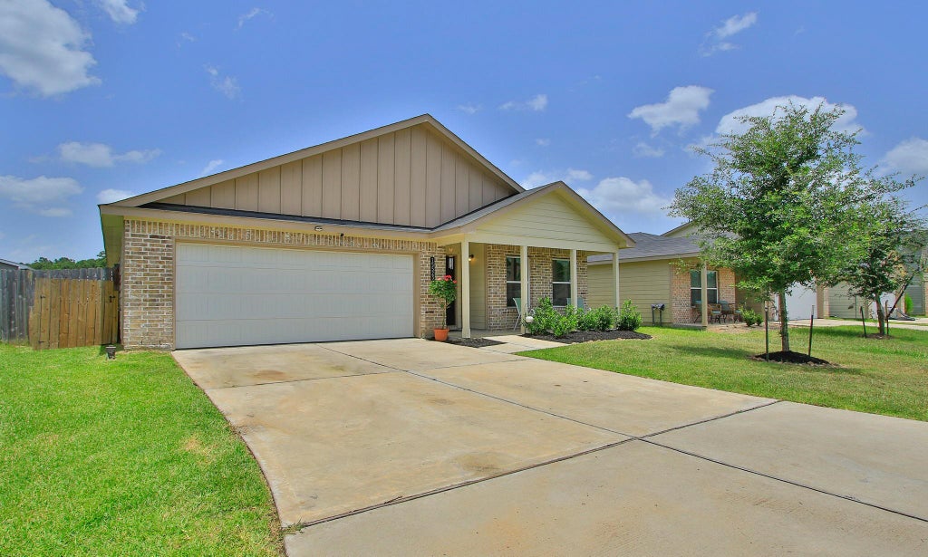 Photo of 15523 Taylorcrest Drive, Conroe, TX 77306 (MLS # 68563650)