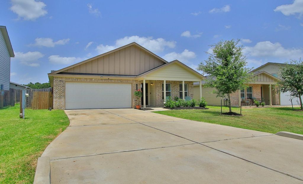 Photo of 15523 Taylorcrest Drive, Conroe, TX 77306 (MLS # 68563650)