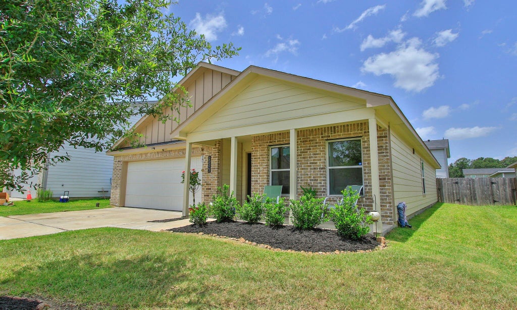 Photo of 15523 Taylorcrest Drive, Conroe, TX 77306 (MLS # 68563650)