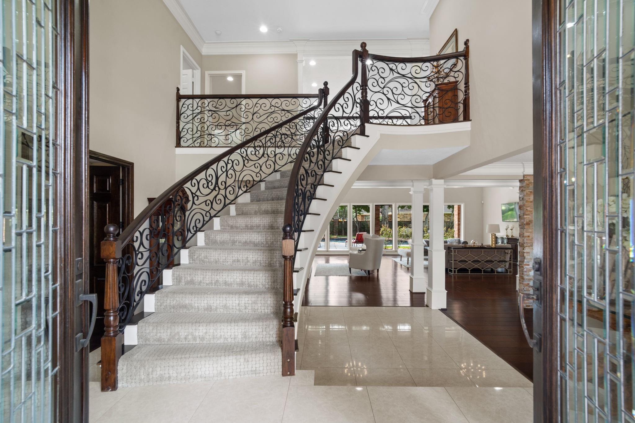 3 Regent Court