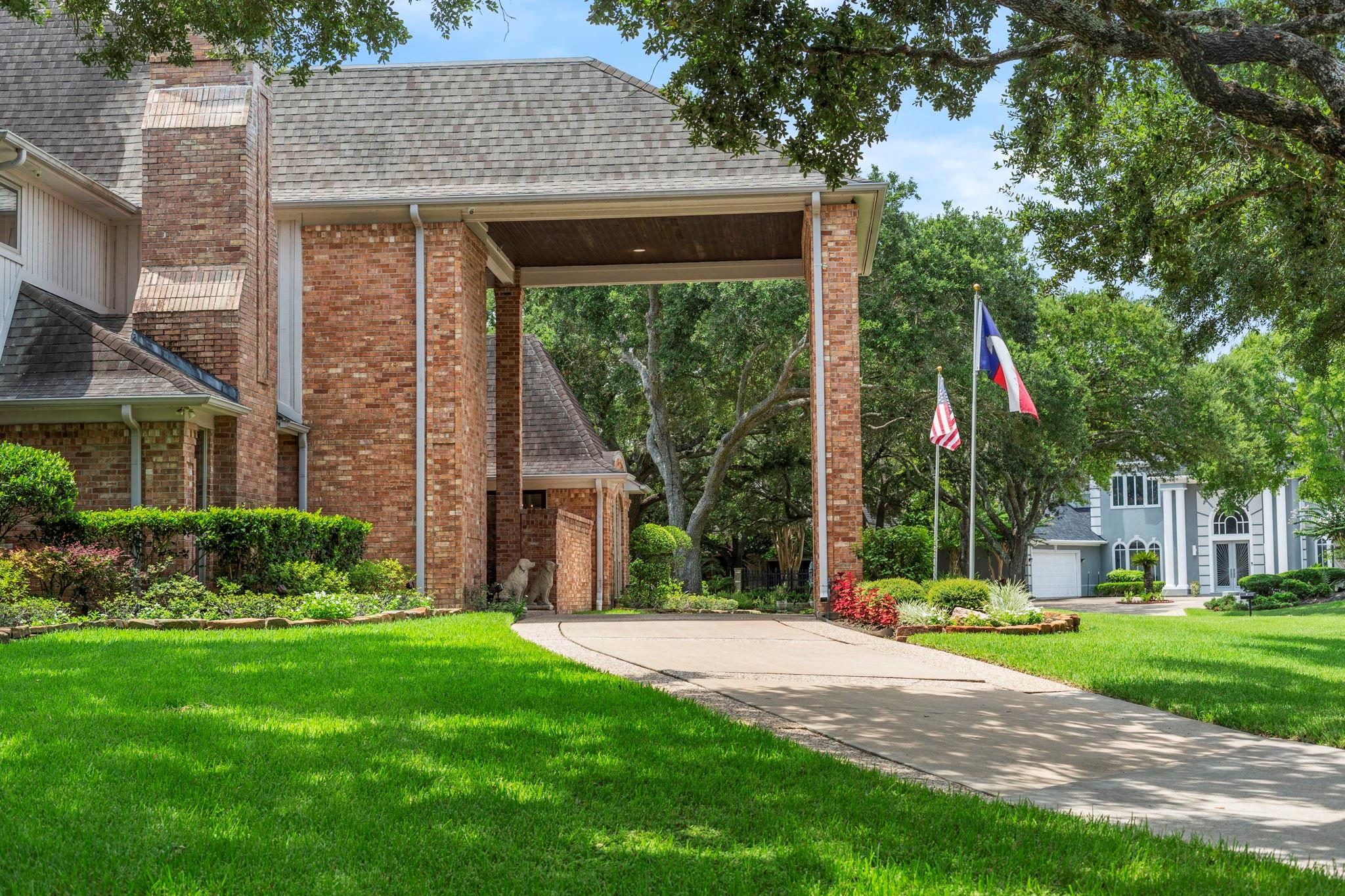 3 Regent Court