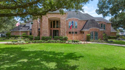 Photo of 3 Regent Court, Sugar Land, TX 77478 (MLS # 22319120)