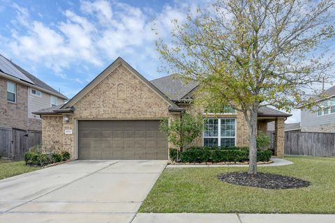 Homes For Sale - 17923 Durango Point Court<br/> Tomball, TX 77377