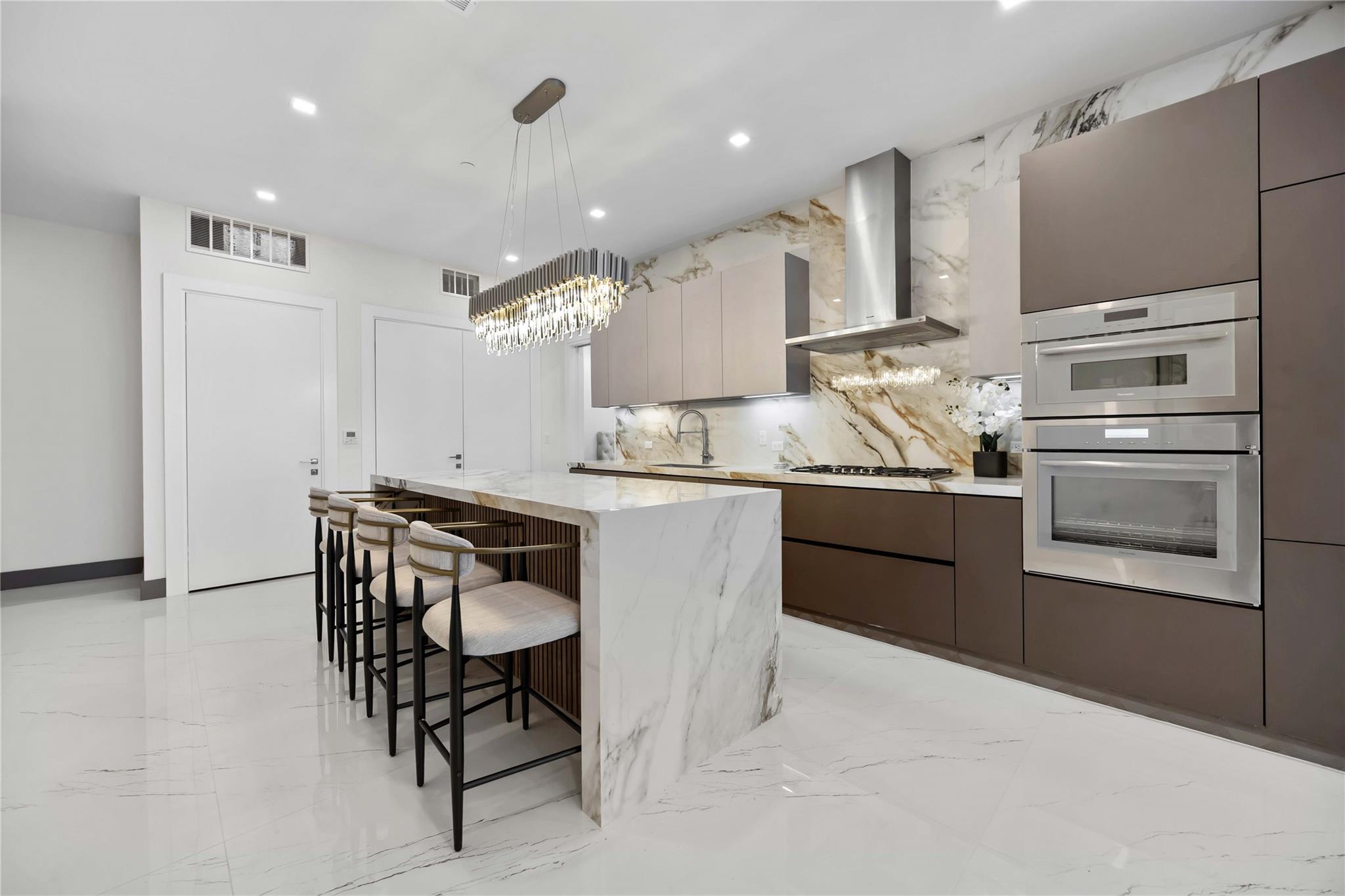 1711 Allen Pkwy 1907