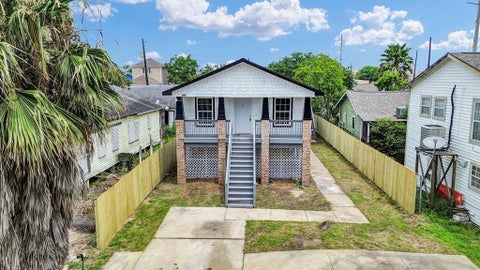Photo of 5306 Avenue M 1/2, Galveston, TX 77551 (MLS # 75930721)