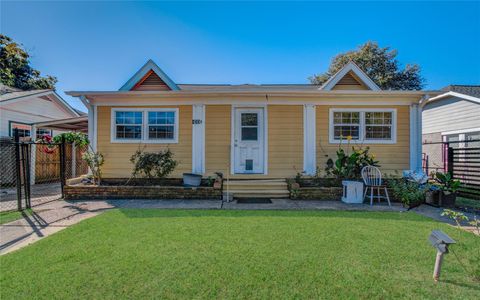 Photo of 4334 Bell Street, Houston, TX 77023 (MLS # 17342638)